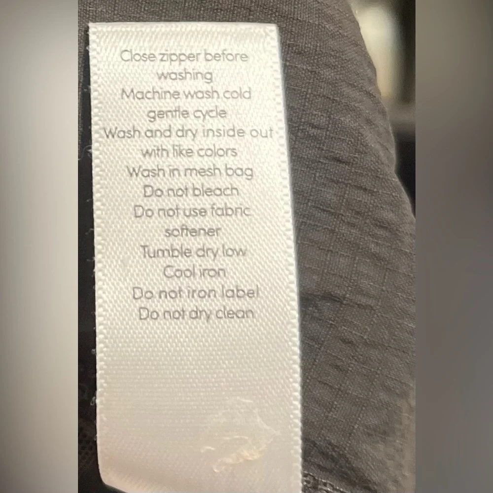 GW 2025 Athleta Sz 4 Women’s Lightweight Shorts w/front & back pockets - Picture 10 of 12